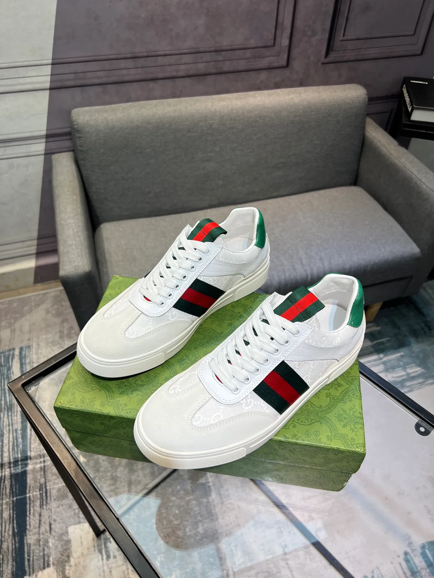Men's Men's Shoes 💰440 Gucci Gucci's latest trendy shoes and casual shoes are popular in physical stores, new spring and summer comfortable imported custom original cowhide, unique jacquard fabric element design. With sheepskin lining, original bottom, 💪 details determine quality, you can enter and leave the counter at will, welcome to compare🇮🇹, code number 38-44 (45 customized)